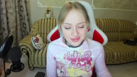 Snapshot of indykally chatting on December 7, 4:31 pm Indy Kally online show from December 7, 4:31 pm