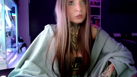 Snapshot of inesdesire chatting on February 23, 11:22 am InesDesire online show from February 23, 11:22 am