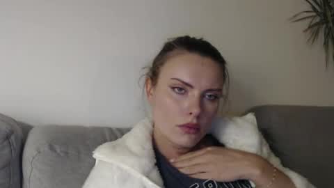 Sweet girl online show from December 22, 10:36 pm