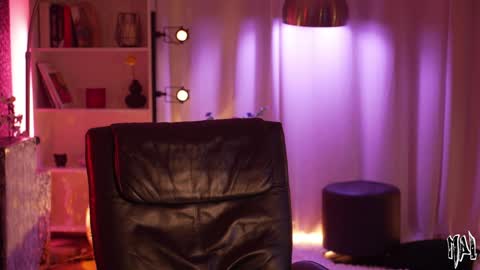 MAL ---  online show from November 10, 12:02 am