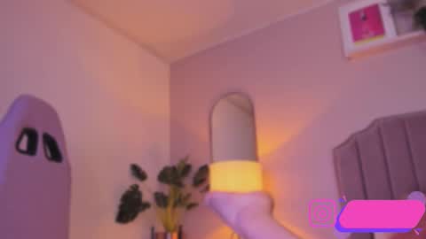Snapshot of innana_babe chatting on February 24, 7:33 am Innana online show from February 24, 7:33 am