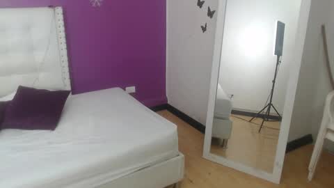 innocent_sexybaby online show from November 18, 3:42 am