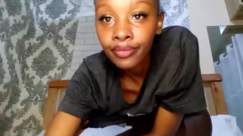 Snapshot of innocentcuteface chatting on October 27, 3:01 pm Amber online show from October 27, 3:01 pm