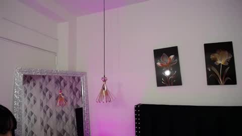 Snapshot of innocentlady_ chatting on March 7, 12:01 pm SELENA online show from March 7, 12:01 pm