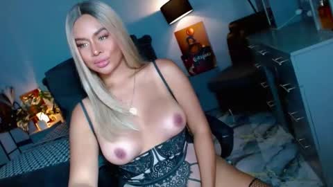 insatiable_queen16 online show from May 22, 6:36 pm