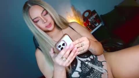 insatiable_queen16 online show from September 20, 8:23 pm