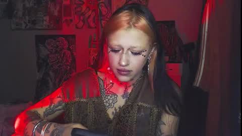 Insunnity666 online show from October 11, 7:06 pm