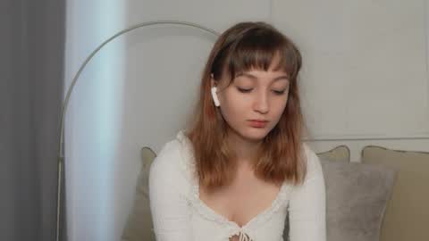 invokersgirl online show from September 13, 3:03 pm
