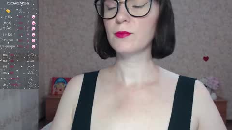 IrenLarasani online show from October 3, 7:05 am