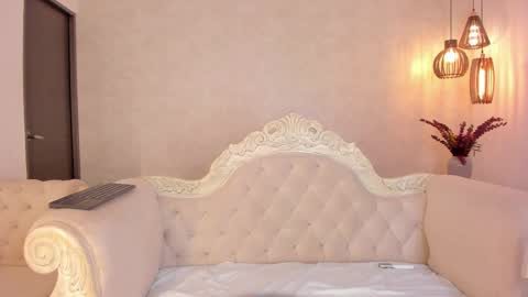 Irinnah Lottus online show from February 20, 8:03 pm