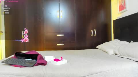 IrisVianca online show from March 1, 12:01 pm