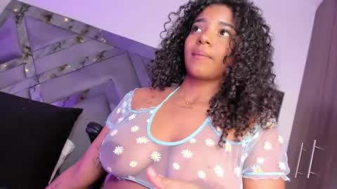 Snapshot of iris_hott1 chatting on December 12, 4:37 am iris online show from December 12, 4:37 am