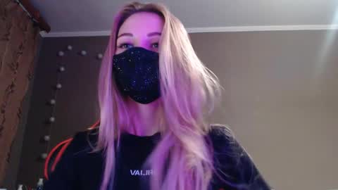 Lily online show from October 14, 3:48 pm