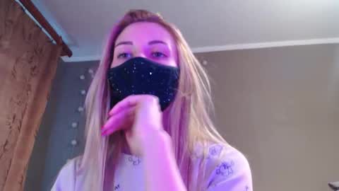 Lily online show from September 25, 3:41 pm