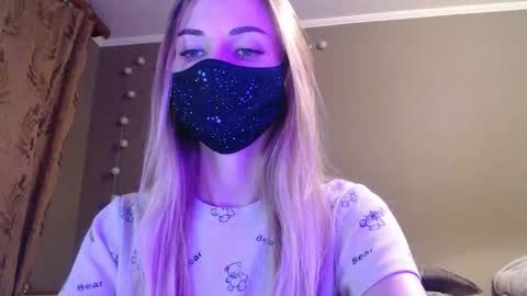 Snapshot of iris_lave chatting on September 11, 5:03 pm Lily online show from September 11, 5:03 pm