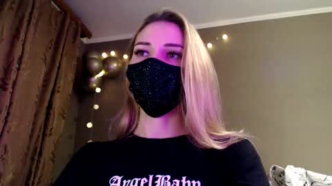 Lily online show from November 28, 7:21 pm