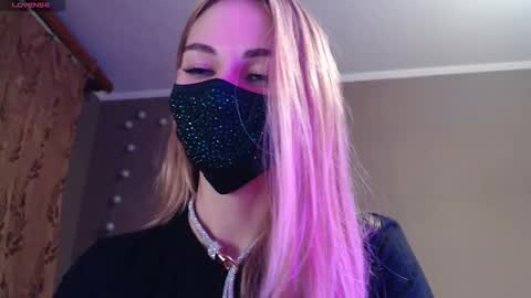 Lily online show from November 1, 8:30 pm