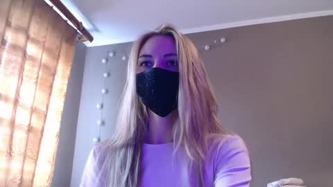 Snapshot of iris_lave chatting on September 18, 10:30 am Lily online show from September 18, 10:30 am