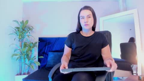 iris_parkerr online show from November 7, 11:56 am