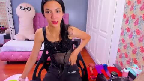 Snapshot of iris_stone_ chatting on February 17, 9:54 pm Iris online show from February 17, 9:54 pm