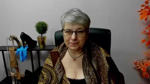 Snapshot of iris_xdesire chatting on February 26, 11:54 am I R I S online show from February 26, 11:54 am