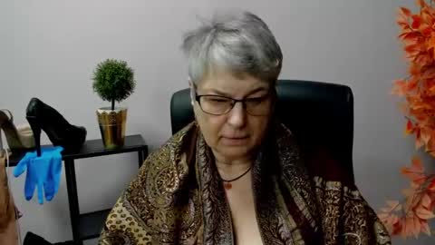 Snapshot of iris_xdesire chatting on February 20, 9:00 am I R I S online show from February 20, 9:00 am