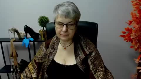 Snapshot of iris_xdesire chatting on February 24, 7:11 am I R I S online show from February 24, 7:11 am
