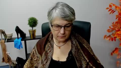 Snapshot of iris_xdesire chatting on January 27, 11:00 am I R I S online show from January 27, 11:00 am