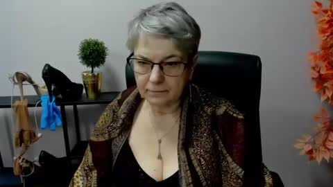 Snapshot of iris_xdesire chatting on February 21, 10:28 am I R I S online show from February 21, 10:28 am
