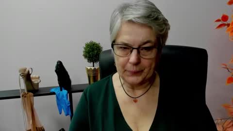 Snapshot of iris_xdesire chatting on February 14, 11:31 am I R I S online show from February 14, 11:31 am