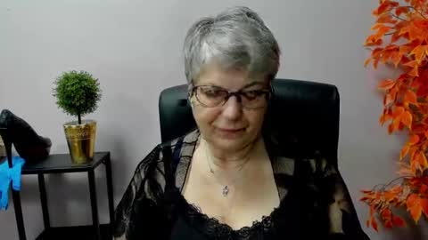 Snapshot of iris_xdesire chatting on March 10, 7:22 am I R I S online show from March 10, 7:22 am