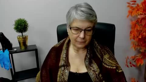Snapshot of iris_xdesire chatting on January 16, 11:04 am I R I S online show from January 16, 11:04 am