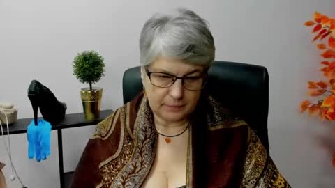 Snapshot of iris_xdesire chatting on January 30, 10:50 am I R I S online show from January 30, 10:50 am