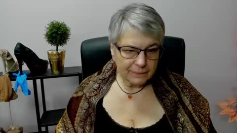 Snapshot of iris_xdesire chatting on January 3, 7:06 am I R I S online show from January 3, 7:06 am