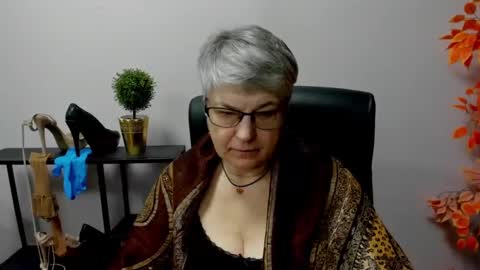 Snapshot of iris_xdesire chatting on February 26, 8:39 am I R I S online show from February 26, 8:39 am