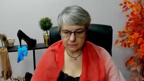 Snapshot of iris_xdesire chatting on February 4, 7:18 am I R I S online show from February 4, 7:18 am