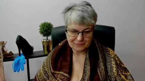 Snapshot of iris_xdesire chatting on February 17, 10:51 am I R I S online show from February 17, 10:51 am