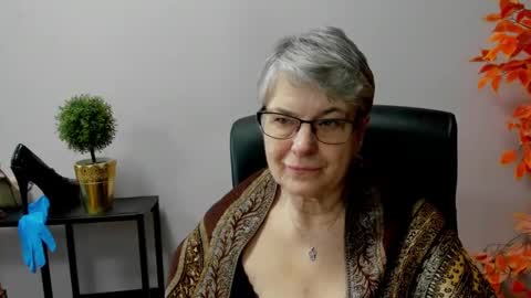 Snapshot of iris_xdesire chatting on March 12, 10:59 am I R I S online show from March 12, 10:59 am