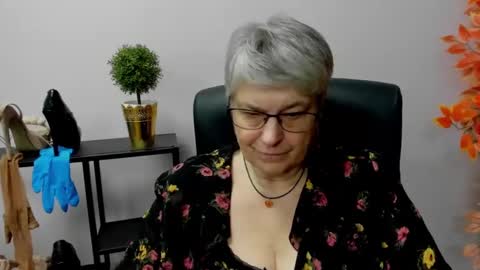 Snapshot of iris_xdesire chatting on January 7, 10:55 am I R I S online show from January 7, 10:55 am