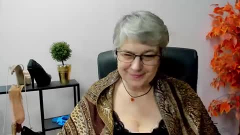 Snapshot of iris_xdesire chatting on February 11, 10:36 am I R I S online show from February 11, 10:36 am