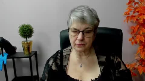 Snapshot of iris_xdesire chatting on March 10, 10:50 am I R I S online show from March 10, 10:50 am