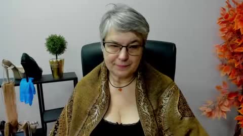 Snapshot of iris_xdesire chatting on January 28, 10:44 am I R I S online show from January 28, 10:44 am