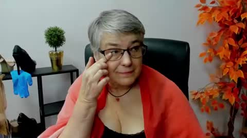 Snapshot of iris_xdesire chatting on February 5, 11:02 am I R I S online show from February 5, 11:02 am