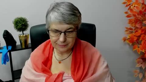 Snapshot of iris_xdesire chatting on February 6, 11:09 am I R I S online show from February 6, 11:09 am