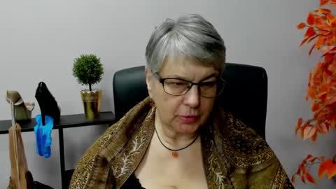 Snapshot of iris_xdesire chatting on January 23, 11:04 am I R I S online show from January 23, 11:04 am