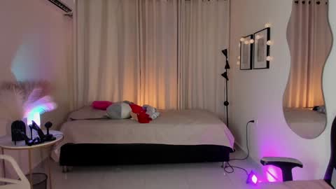 Snapshot of isa_____ chatting on January 18, 10:17 pm isa_____ online show from January 18, 10:17 pm