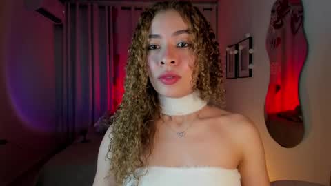 Snapshot of isa_____ chatting on February 25, 12:14 am isa_____ online show from February 25, 12:14 am