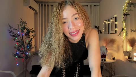 Snapshot of isa_____ chatting on December 28, 11:16 pm isa_____ online show from December 28, 11:16 pm