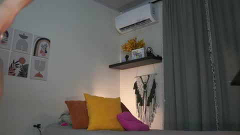 Snapshot of isa_____ chatting on September 17, 12:52 pm isa_____ online show from September 17, 12:52 pm