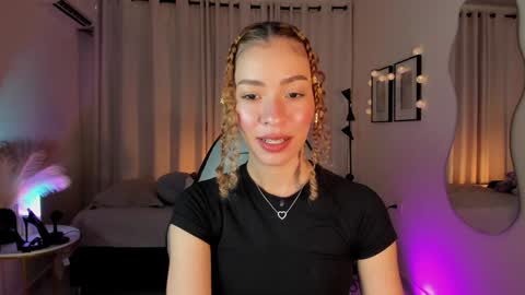 Snapshot of isa_____ chatting on January 17, 12:31 am isa_____ online show from January 17, 12:31 am